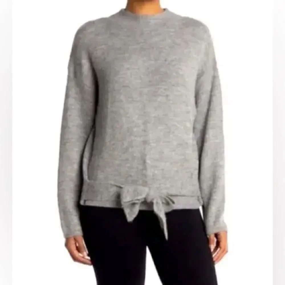 WAYF Luxurious Gray Sweater W Tie Size Medium